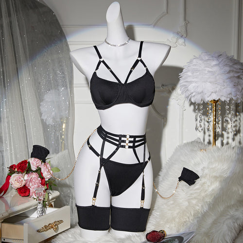 Ensemble lingerie ajourée avec chaînes — Collection Libertine