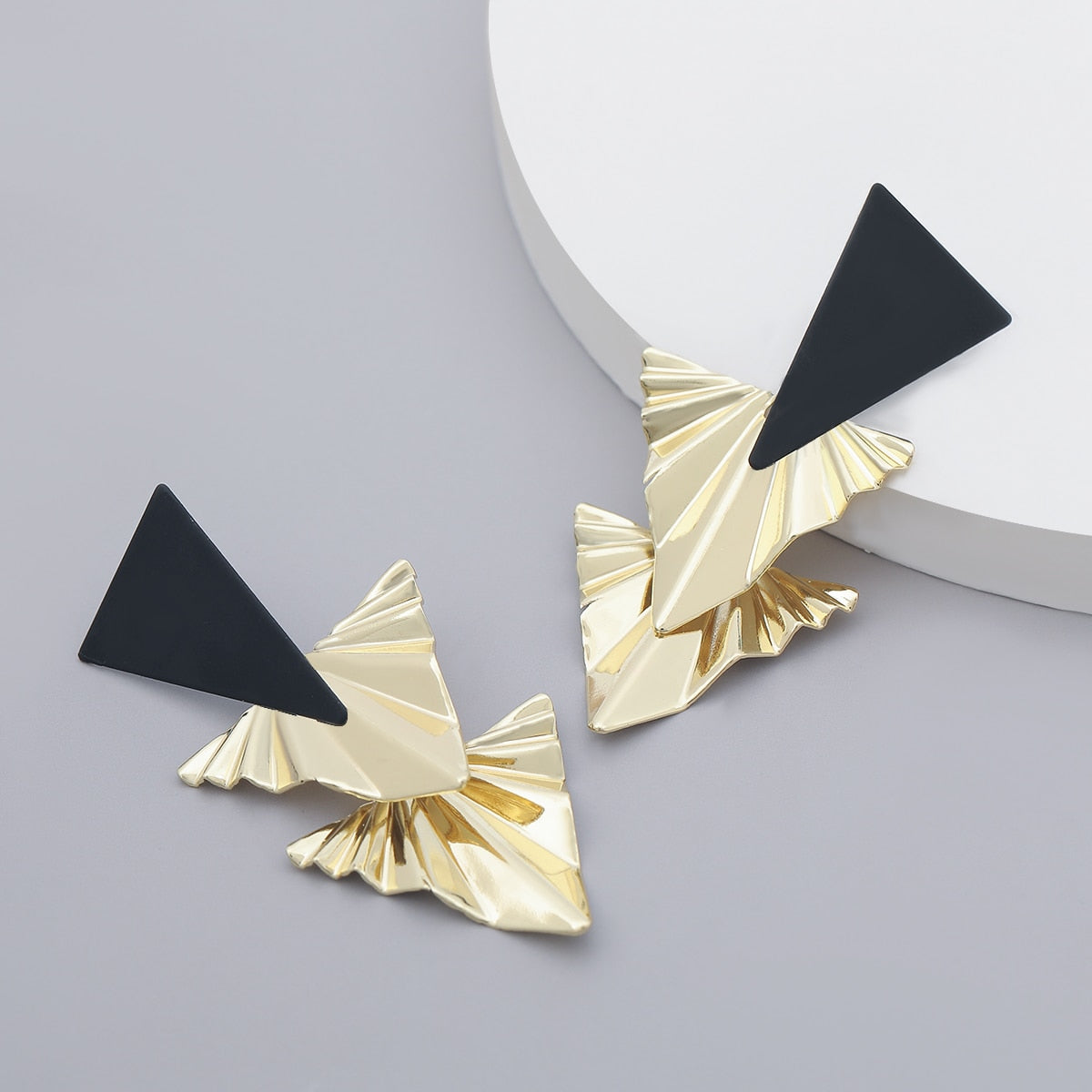 Fashion Simple Metal Back Shape Geometric Earrings Women's Popular Creative Drop Earrings Retro Party Jewelry Accessories