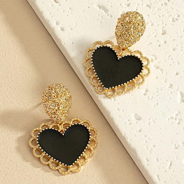 Black Epoxy Metal Heart Post Earrings For Women Enamel Vintage Jewelry Classic Textured Style Timeless Party Accessories